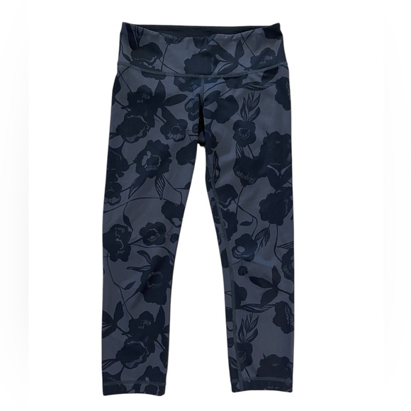 Lululemon Wunder Under Crop II Full-On Luxtreme Black Floral - Size 4 - Picture 1 of 6